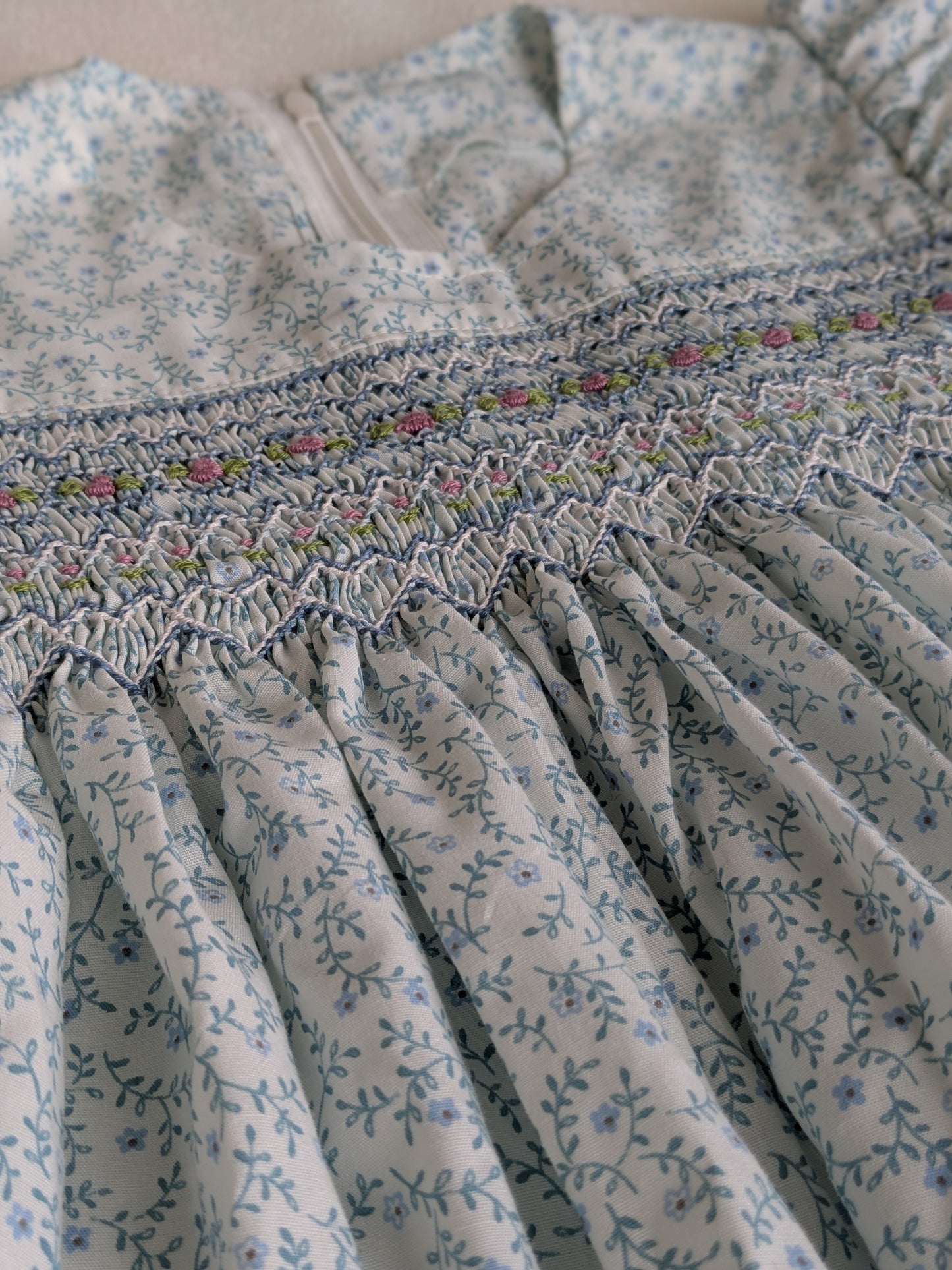 スモッキング刺繍のワンピース　　100size　